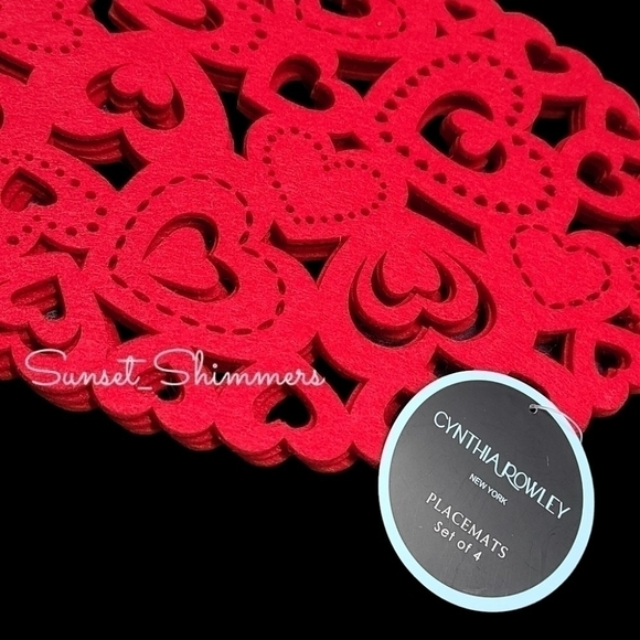 4PC Set Cynthia Rowley Valentine Cut out Heart Shaped Placemat Chargers New - Picture 3 of 6